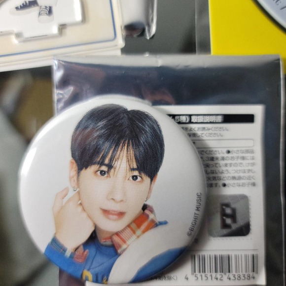 TXT Cafe Taehyun acrylic stand and badge kpop - Picture 4 of 6